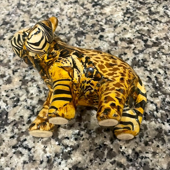 La Vie Elephant Figurine Safari Animal Print Patchwork - Picture 11 of 12